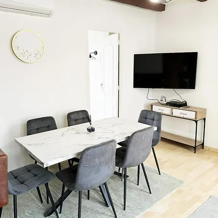 Charmante Maison Avec Jardin De 300 M2 Proche Vieille De 아파트