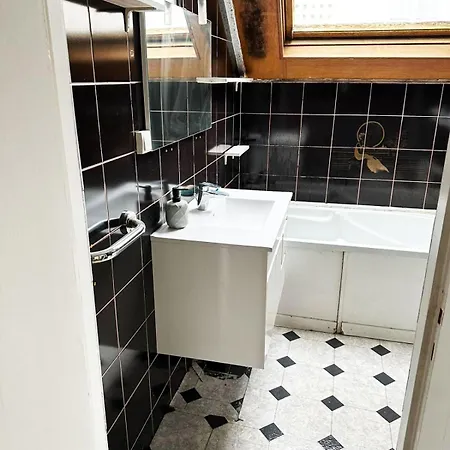 아파트 Charmante Maison Avec Jardin De 300 M2 Proche Vieille De *