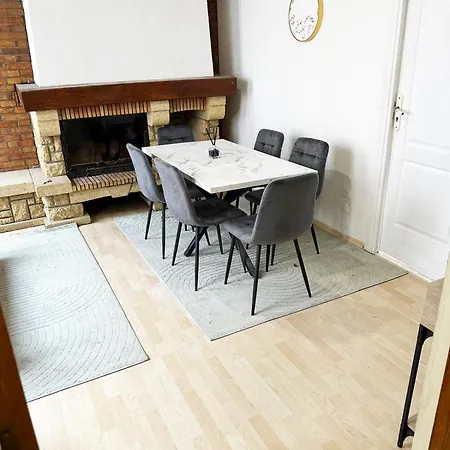 Charmante Maison Avec Jardin De 300 M2 Proche Vieille De
