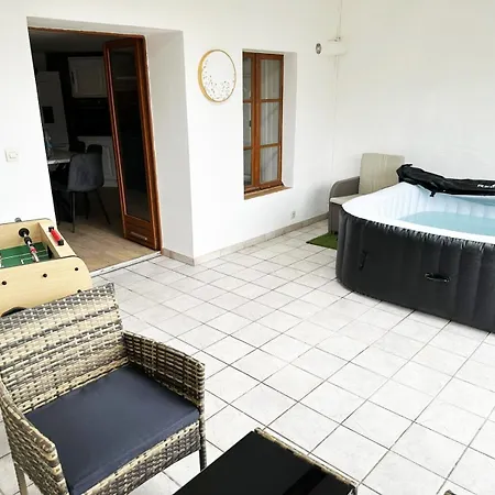 아파트 Charmante Maison Avec Jardin De 300 M2 Proche Vieille De